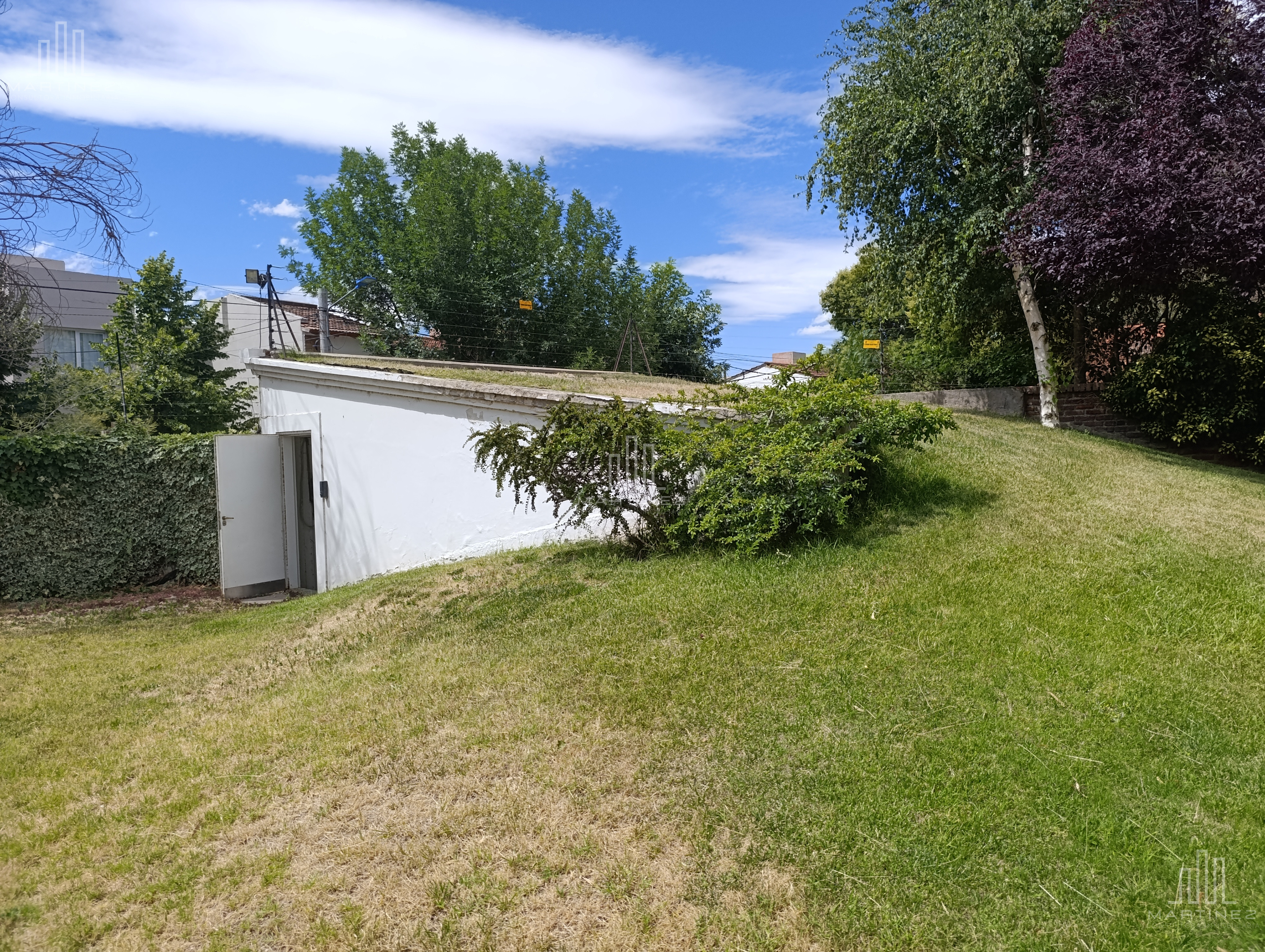 VENTA DE CASA GERENCIAL 3 DORMITORIOS + DEPARTAMENTO 1 DORMITORIO + QUINCHO + GARAGE - Foto 5