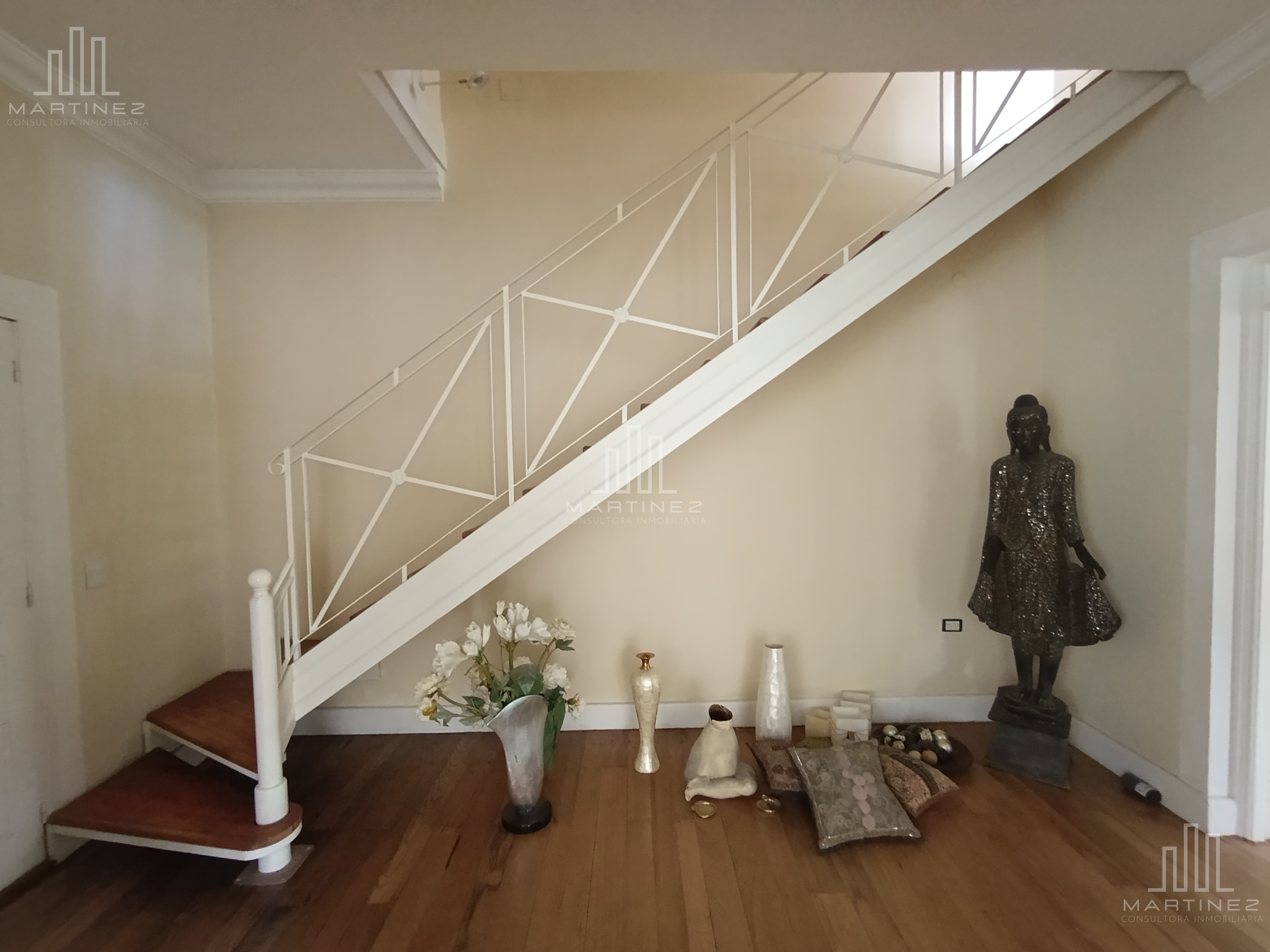 VENTA DE CASA GERENCIAL 3 DORMITORIOS + DEPARTAMENTO 1 DORMITORIO + QUINCHO + GARAGE - Foto 8