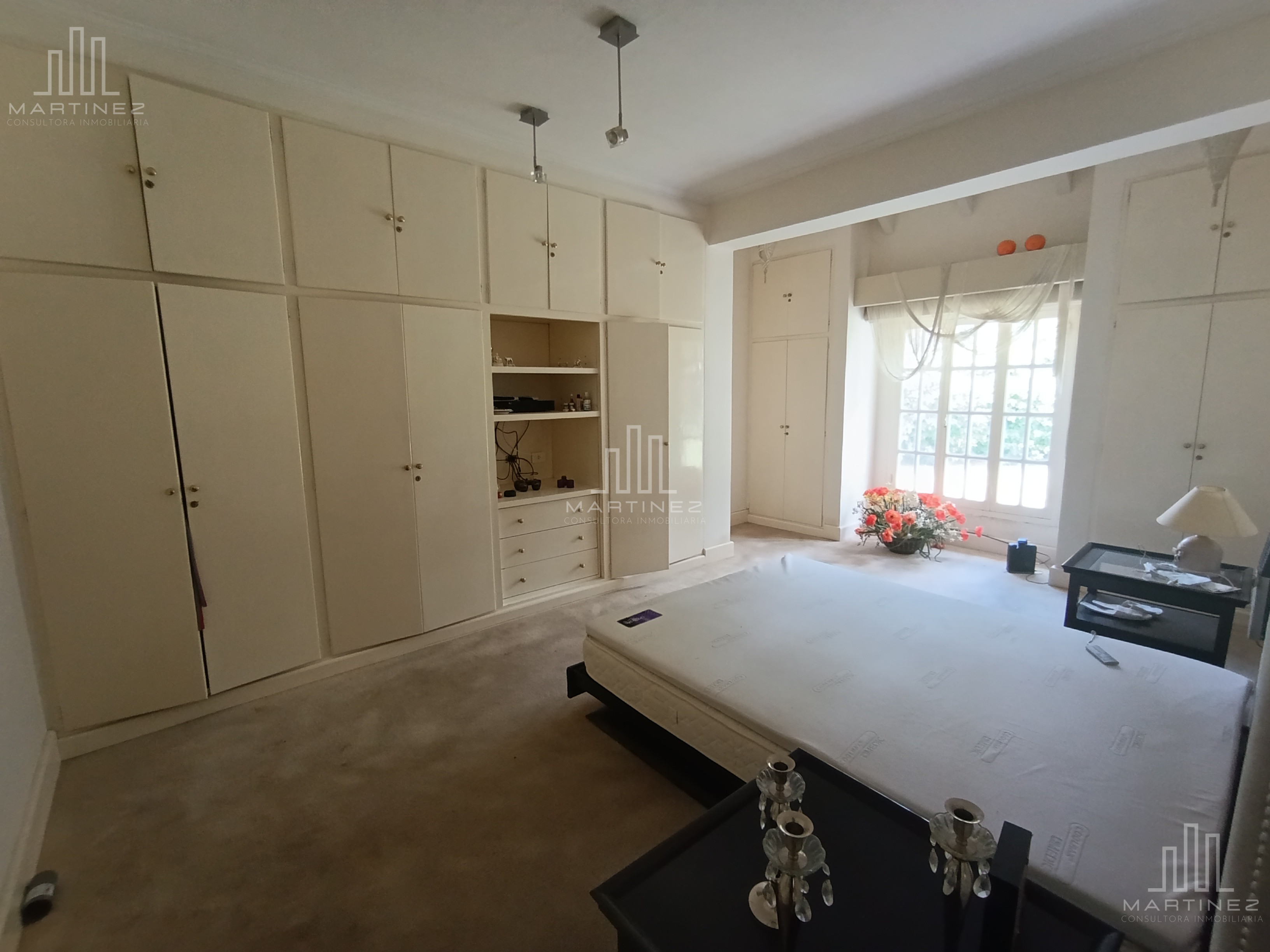 VENTA DE CASA GERENCIAL 3 DORMITORIOS + DEPARTAMENTO 1 DORMITORIO + QUINCHO + GARAGE - Foto 10