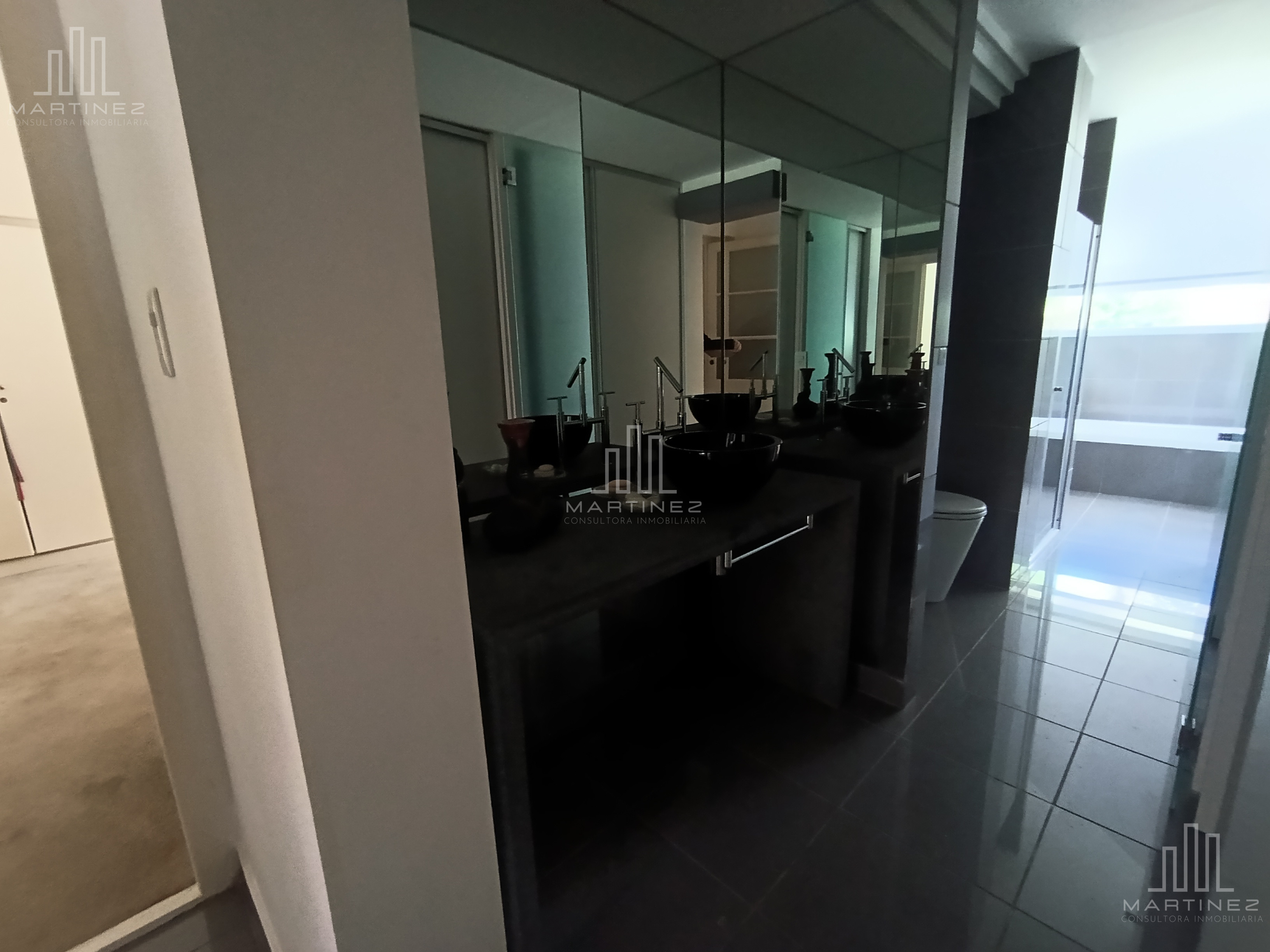 VENTA DE CASA GERENCIAL 3 DORMITORIOS + DEPARTAMENTO 1 DORMITORIO + QUINCHO + GARAGE - Foto 12