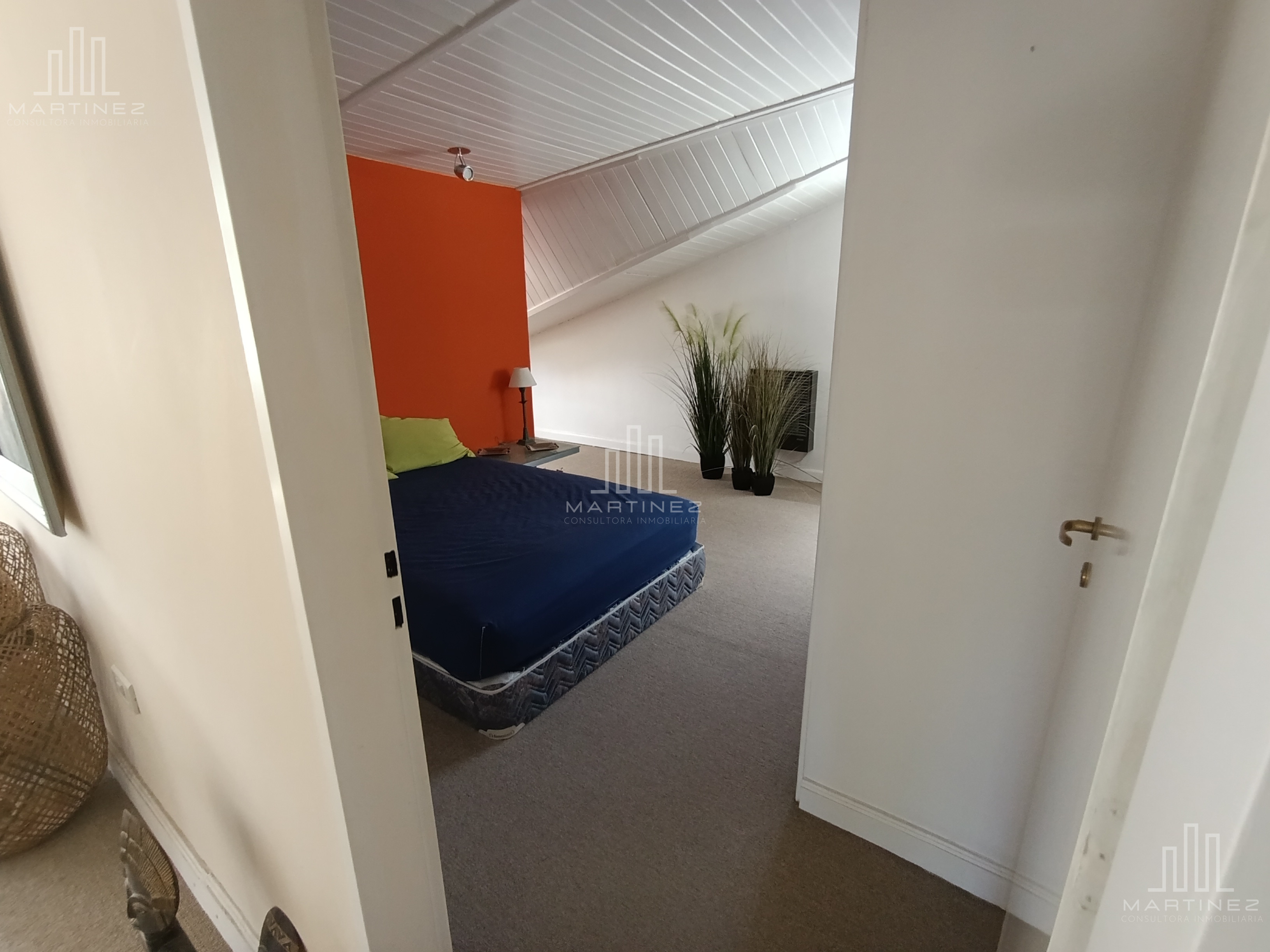 VENTA DE CASA GERENCIAL 3 DORMITORIOS + DEPARTAMENTO 1 DORMITORIO + QUINCHO + GARAGE - Foto 20