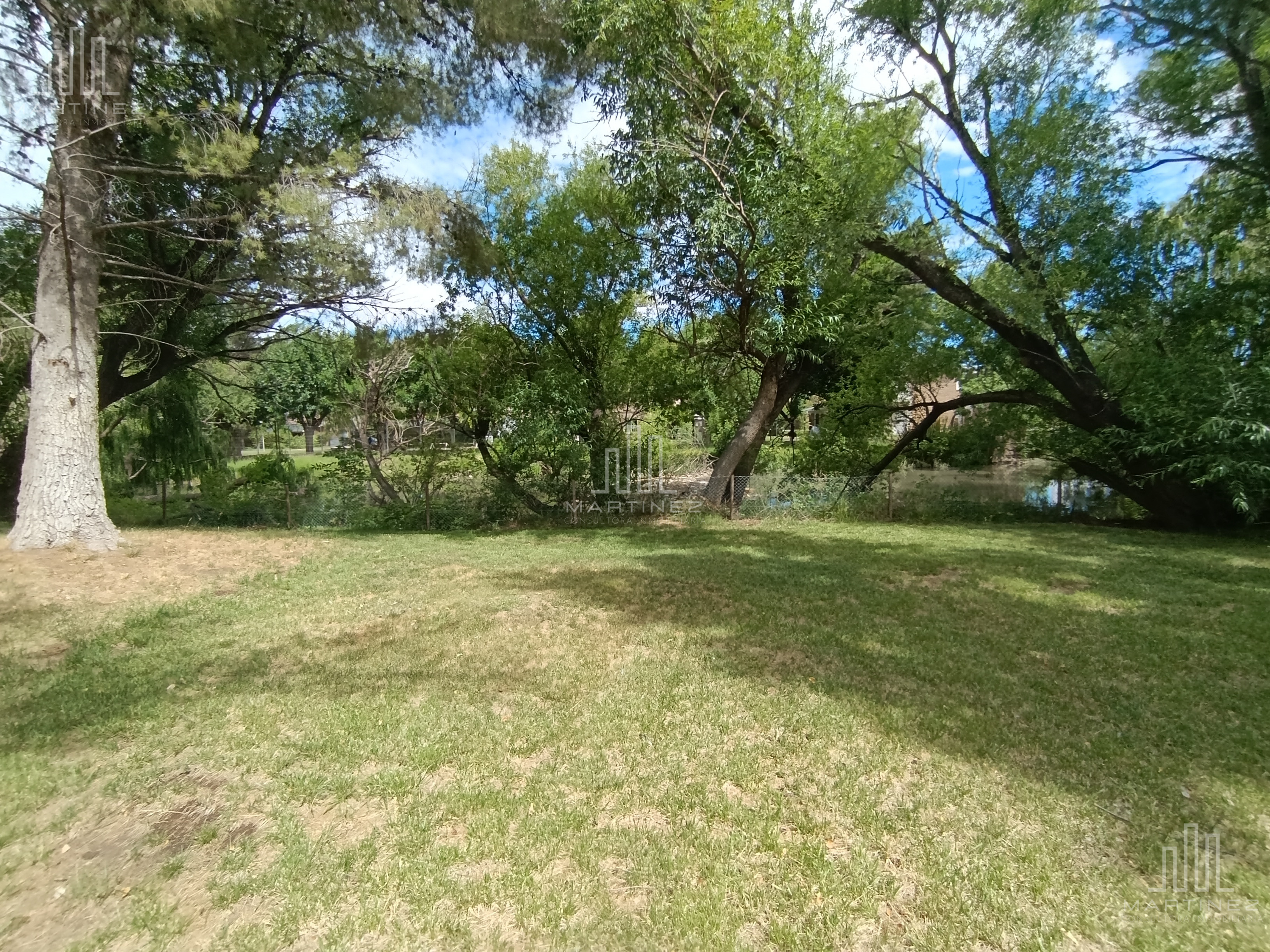 VENTA DE CASA GERENCIAL 3 DORMITORIOS + DEPARTAMENTO 1 DORMITORIO + QUINCHO + GARAGE - Foto 25