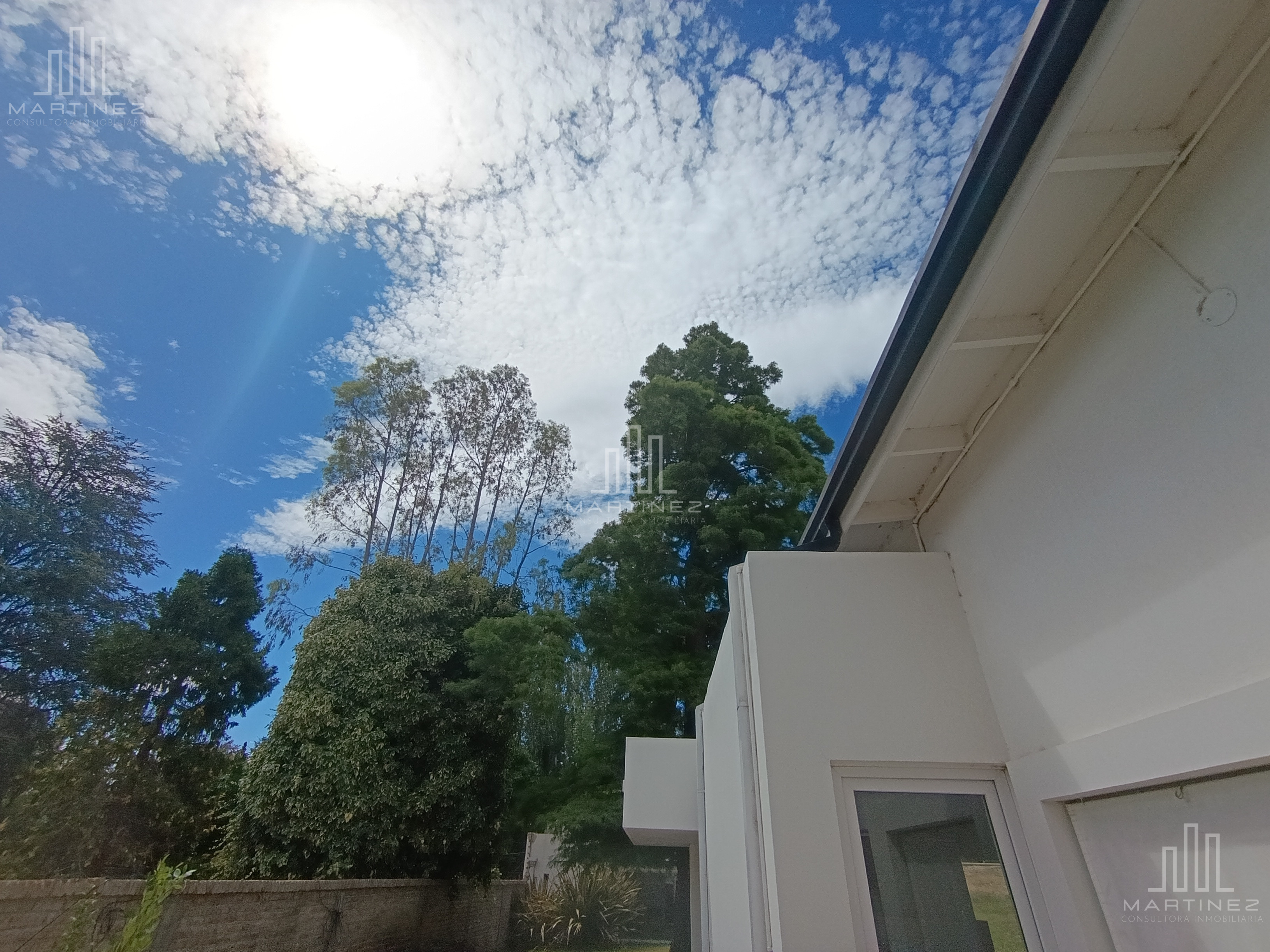 VENTA DE CASA GERENCIAL 3 DORMITORIOS + DEPARTAMENTO 1 DORMITORIO + QUINCHO + GARAGE - Foto 26