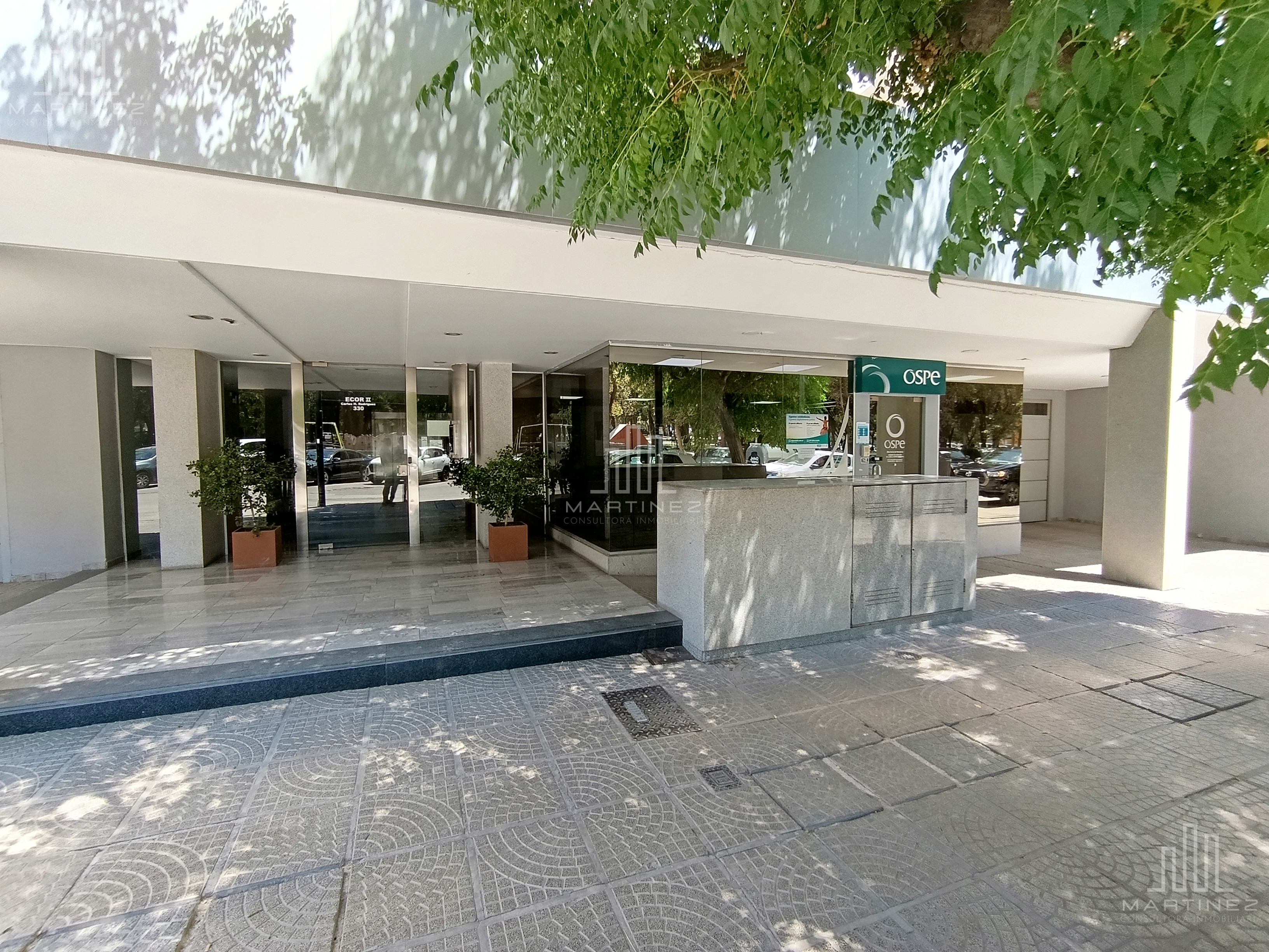 VENTA DE LOCAL COMERCIAL  EN 2 PLANTAS + COCHERA + BAULERA+TERRAZA ECOR 2
